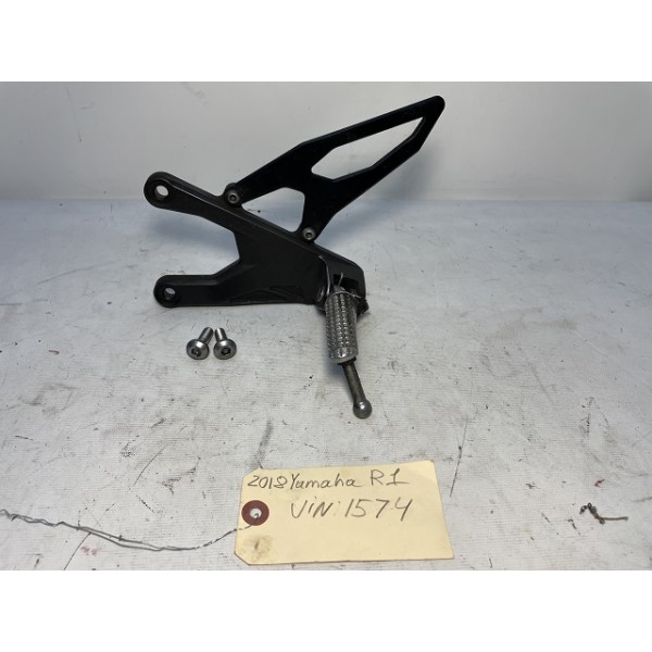 2018 Yamaha YZF-R1 LEFT SIDE FOOTREST BRACKET PEG MOUNT OEM 2018 Yamaha YZF-R1 LEFT SIDE FOOTREST BRACKET PEG MOUNT OEM