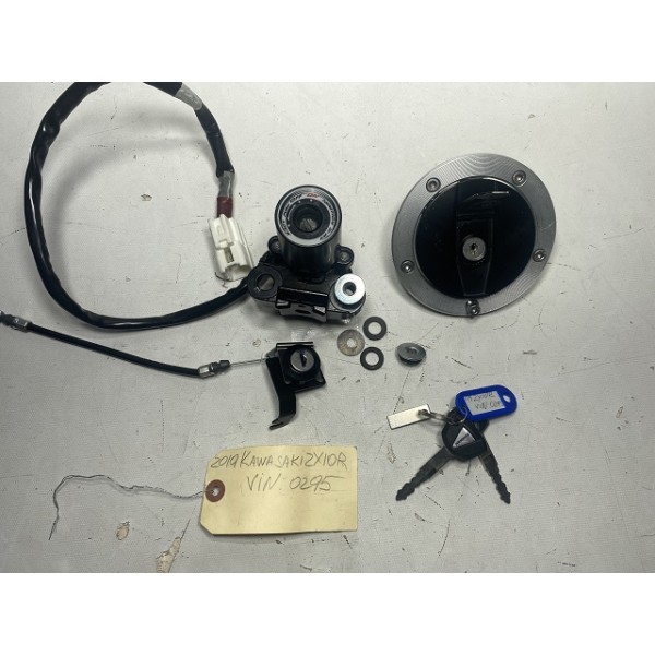 2019 Kawasaki ZX10R LOCK IGNITION SET (2 Keys) CAP TANK OEM 2019 Kawasaki ZX10R LOCK IGNITION SET (2 Keys) CAP TANK OEM