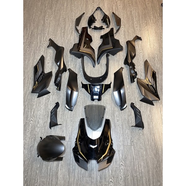 2021 + Kawasaki ZX-10R BLACK FULL SET ORIGINAL BODY PLASTIC OEM   !!!  NO SALE TAX  !!!!